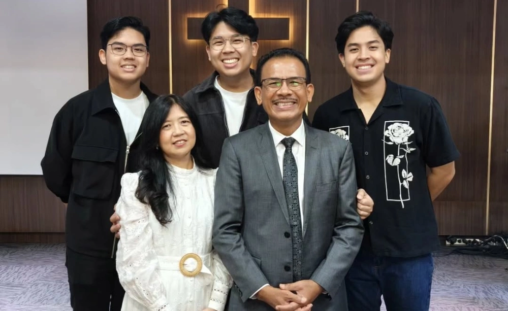 Jerome Polin dengan anggota keluarganya yang harmonis [Instagram/@jeromepolin]